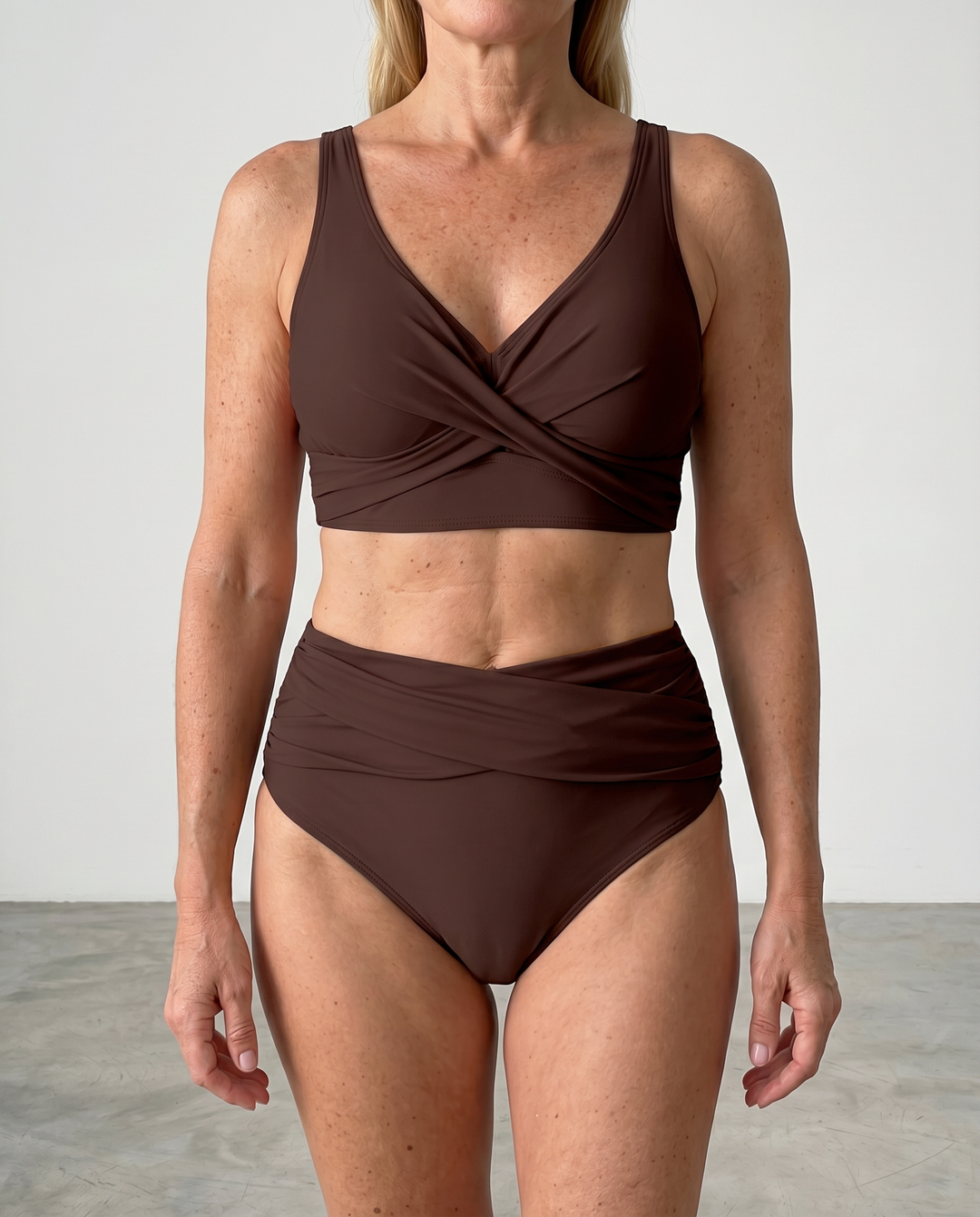 ELLA | Body-Shaping Bikini - Lifestyle